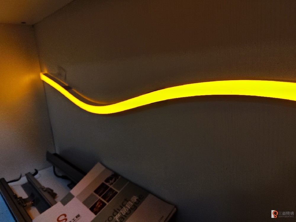 高性能LED柔性硅膠燈帶室外灌膠款